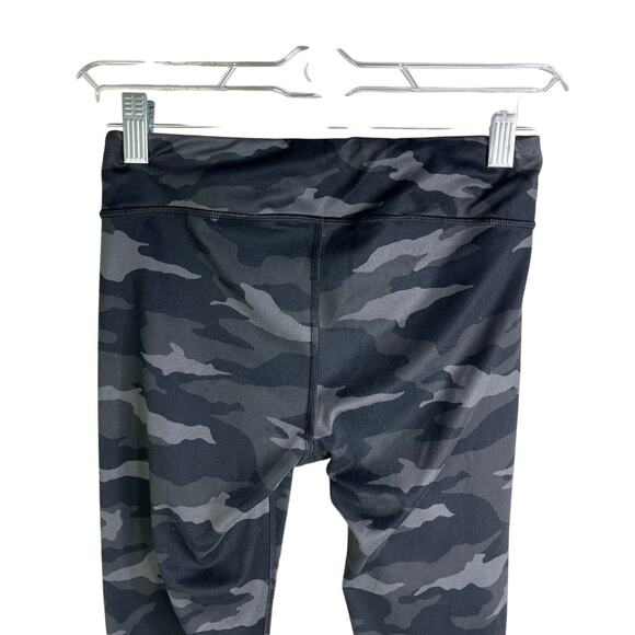 Athleta Girl girls Leggings XL 14‎ Black Gray Camouflage Capri Stretch - Picture 4 of 7